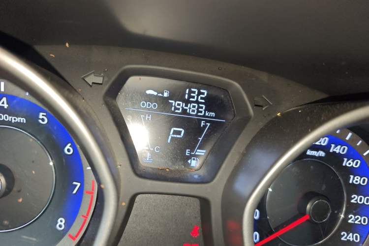 Used Hyundai Elantra (5th Generation / Langdong) 2016 1.6L Automatic Smart Version Odometer Close Up