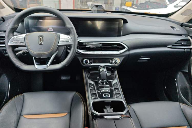 Used Bestune T77 2020 PRO 280 TID Automatic Prestige Model Center Console