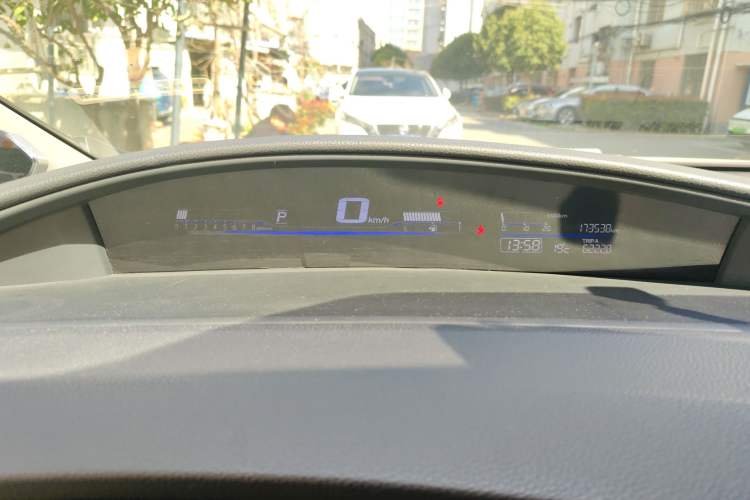 Used Honda Jade 2013 1.8L automatic Comfort version 5 seats
