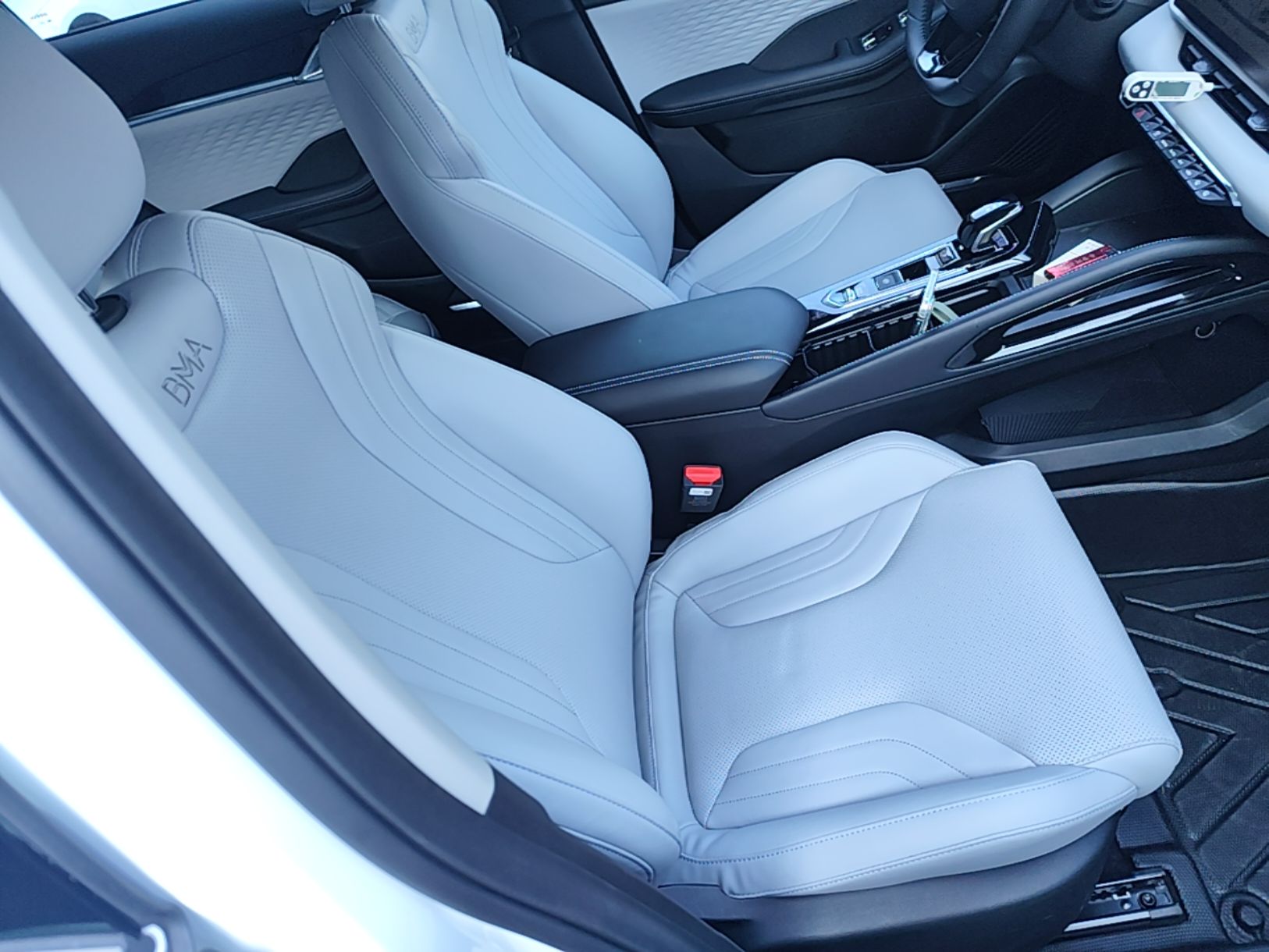 Geely Auto Coolray 2025 Bin Yue L 1.5T DCT Starlight Edition — снимка 19