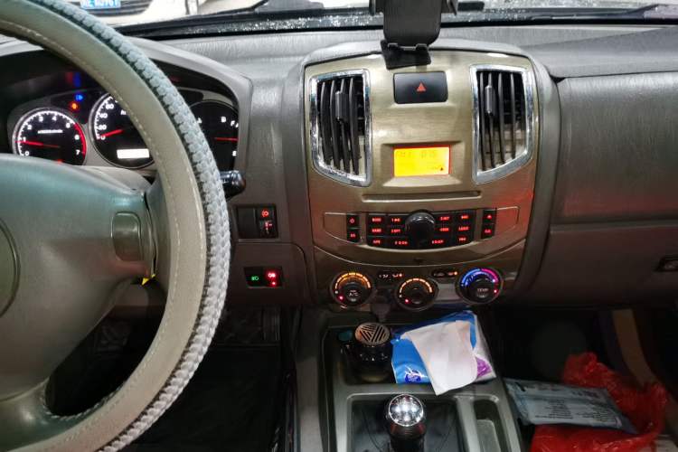 Used Foday Lion F16 2013 2.0T Diesel Two-Wheel Drive Entry-Level 4F20TC1
