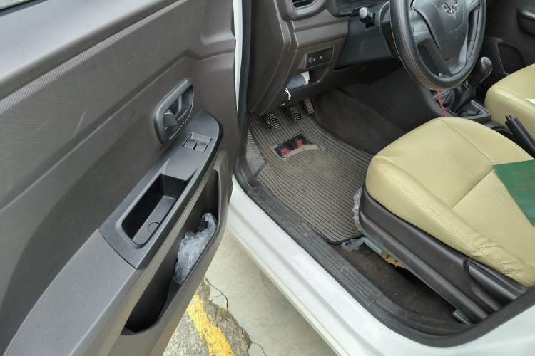 Used Wuling Hongguang V 2019 1.5L Standard Version China VI LAR
