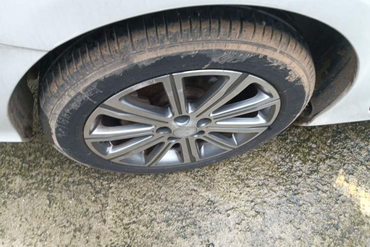 Used Peugeot 408 2015 1.2T Automatic Luxury Edition Right Rear Wheel Hub