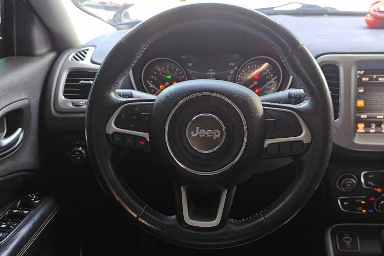 Used Jeep Compass 2017 200T Automatic Family Edition
