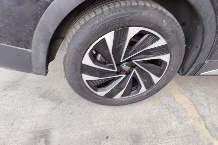 Used Hongqi HS7 PHEV 2024 2.0T PHEV Four-Wheel Drive Flagship Edition 6 Seats Right Rear Wheel Hub