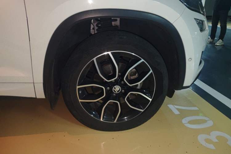 Used Skoda Kodiaq GT 2019 TSI330 Two-Wheel-Drive Luxury Edition China V Standard Right Front Wheel Hub