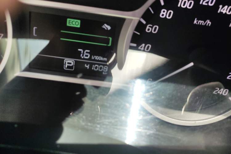 Used Nissan Lannia 2016 1.6L CVT Smart Cool Edition Odometer Close Up