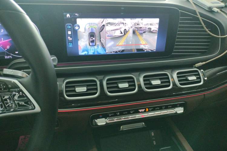 Used Mercedes-Benz GLE 2024 Refreshed GLE 350 4MATIC Stylish Edition Audio And AC Panel