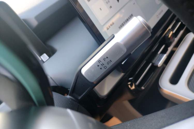 Used AION Y 2023 Plus 610 Smart Edition Ternary Lithium Gear Lever