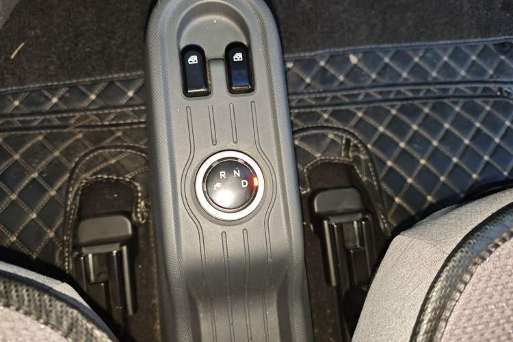 Used Wuling Hongguang MINIEV 2021 Macaron Premium Model – Lithium Iron Phosphate Gear Lever