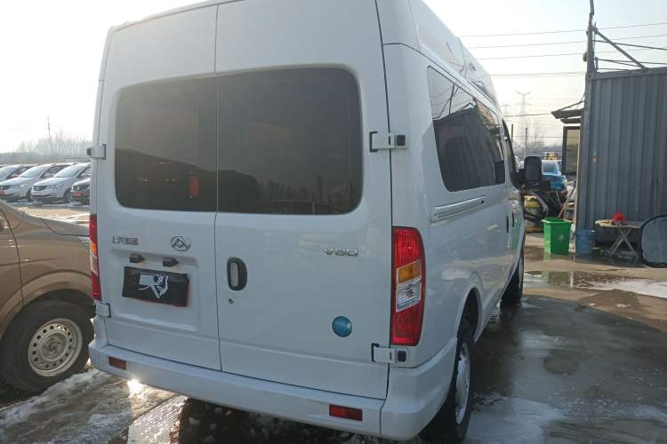 Used SAIC MAXUS Xintu V80 2025 Value Edition Aoyuntong 2.0T Manual Short Wheelbase Mid-Height 127 Ps 5/6 Seats
