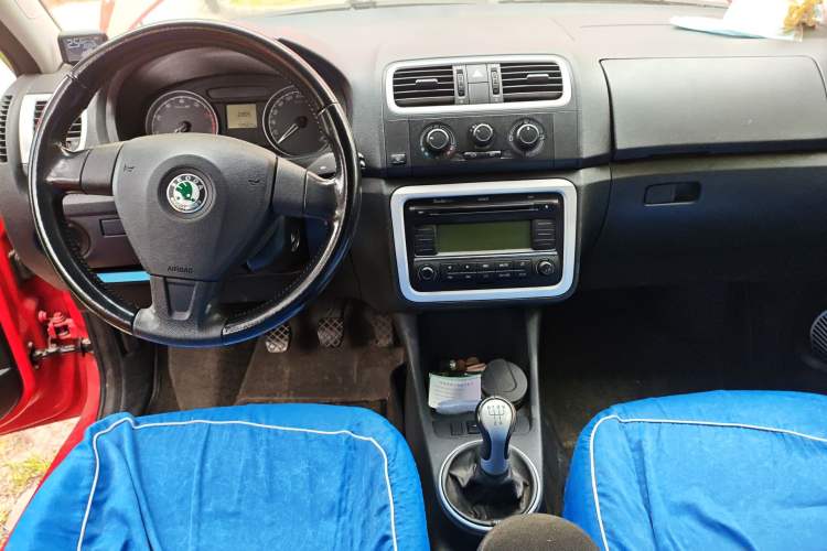 Used Skoda Fabia 2008 1.4L Manual Jingling Edition Audio And AC Panel