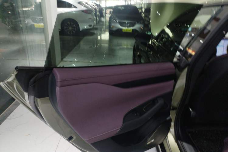 Used Xiaomi Auto SU7 2024 Four-Wheel Drive Ultra-Long Range Advanced Intelligent Driving Max Edition
