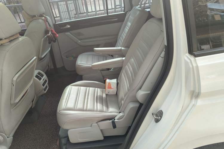 Used Volkswagen Touran 2018 Volkswagen Touran L 280TSI DSG Comfort Edition 6-seater