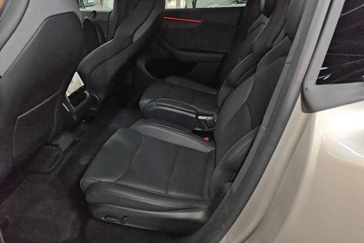 Used Tesla Model Y L 2025 Model Long-Range All-Wheel-Drive Version