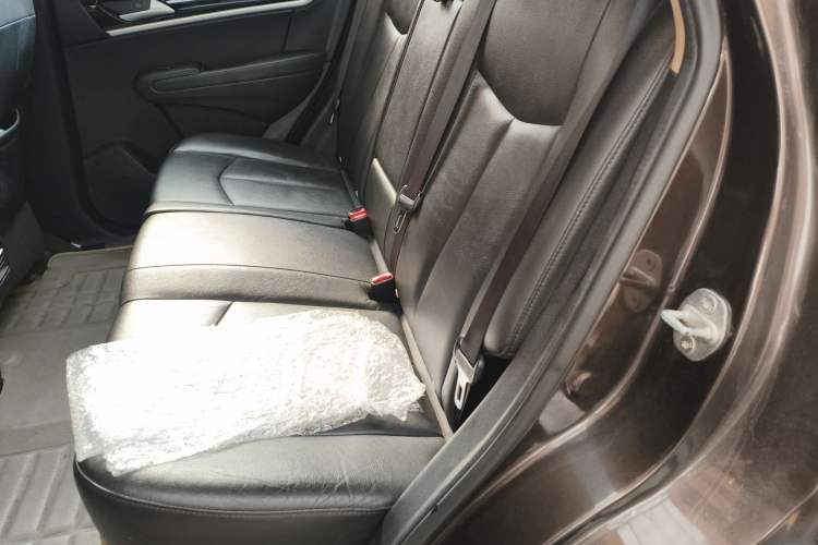 Used Dongfeng Aeolus AX7 2015 2.0L Automatic Zhiyi Trim
