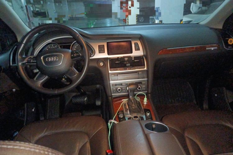 Used Audi Q7 2014 35 TFSI Sport Edition Center Console