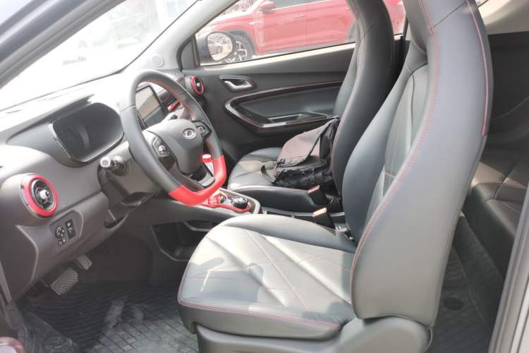 Used Chery QQ Little Ant 2022 Revised Version 2 Sweet Pink Edition Full-Sugar Version 30.6 kWh 30 kW 301 km Left Front Seat