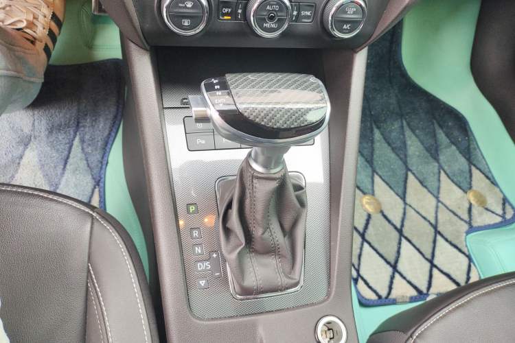 Used Skoda Octavia 2019 TSI280 DSG Flagship Wagon China VI Standard Gear Lever