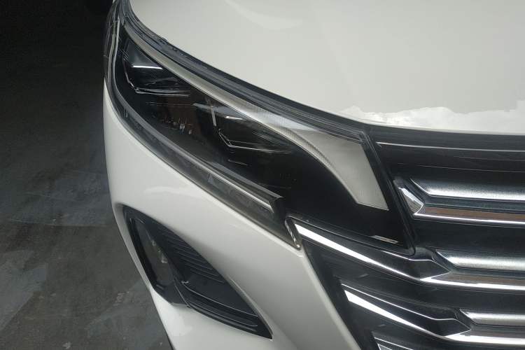 Used GAC Trumpchi GS4 2022 270T Automatic Smart Drive Technology Edition Right Front Headlight