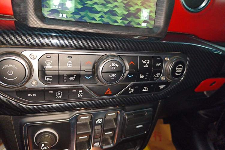 Used Jeep Wrangler 2021 2.0T Robin Hood Four-Door Edition Audio And AC Panel