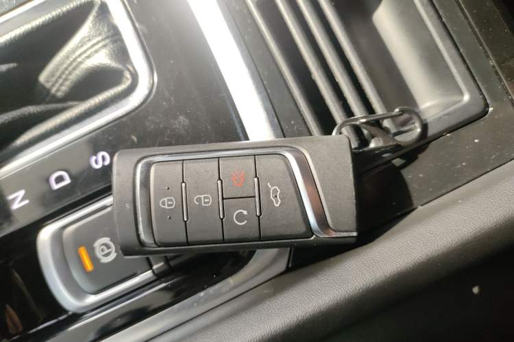 Used GAC Trumpchi GS8 2017 320T Two-Wheel Drive Luxury Smart Connectivity Version (7 Seats)