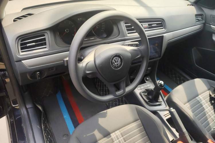 Used Volkswagen Lavida 2019 Lavida Start 1.5L Manual Fashion Edition China VI Standard Center Console