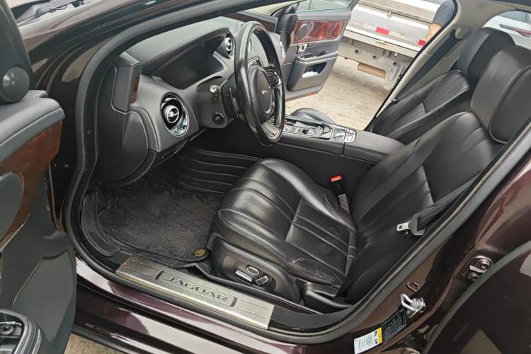 Used Jaguar XJ 2014 XJL 3.0 SC Two-Wheel-Drive Panoramic Business Edition
