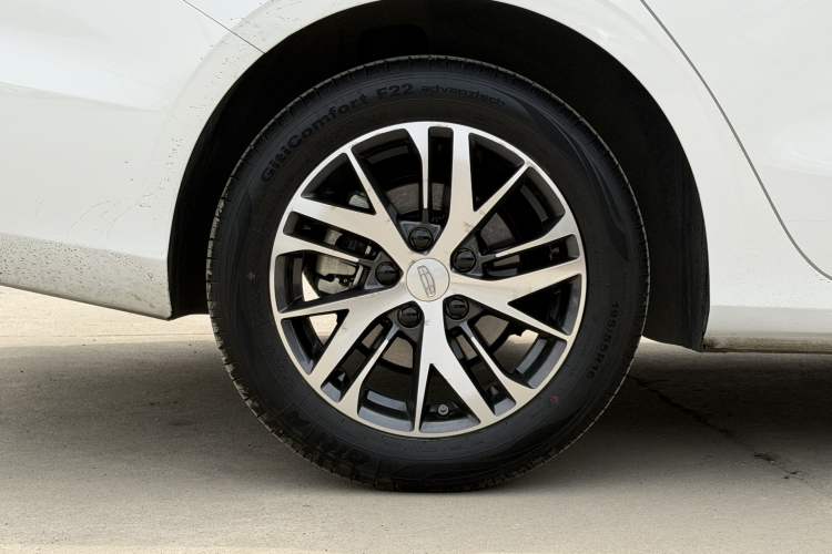 Used Geely Auto Emgrand 2023 4th Generation Champion Edition 1.5L CVT Luxury Model Right Rear Wheel Hub