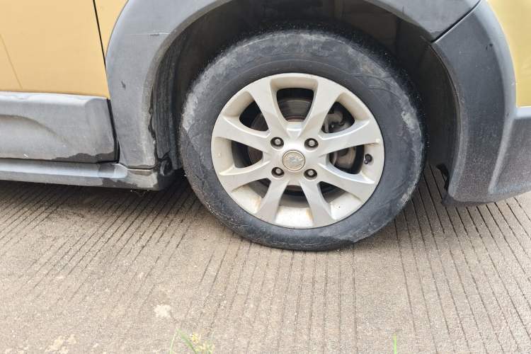 Used Venucia R50X 2013 1.6L Manual Model Right Front Wheel Hub