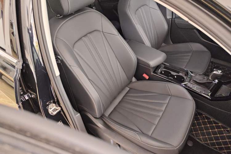 Used Volkswagen Passat 2025 Premium Version 380TSI Dragon Edition