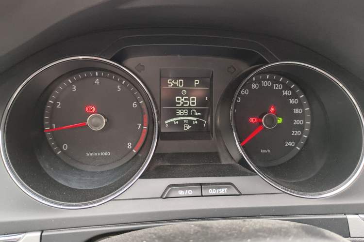 Used Volkswagen Bora 2014 1.6L Automatic Fashion Model Instrument Cluster