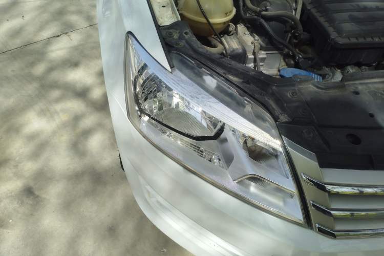 Used Volkswagen Santana 2015 1.6L Automatic Fashion Edition Right Front Headlight