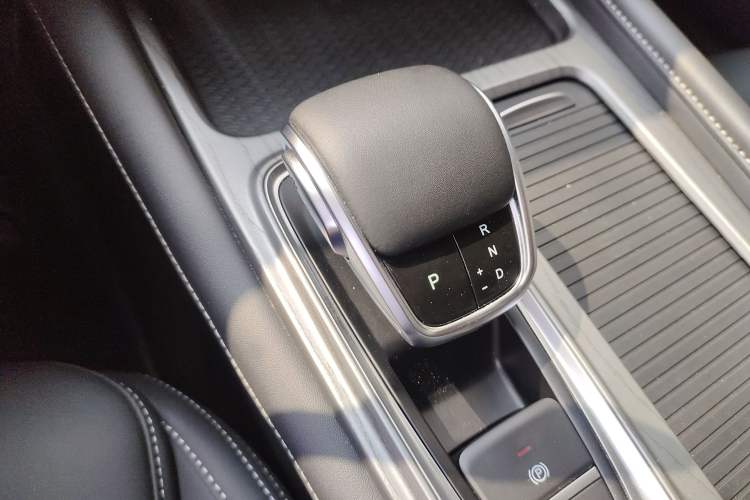 Used Chery Arrizo 8 2023 High-Performance Edition 2.0T DCT Powerfully Equipped Gear Lever