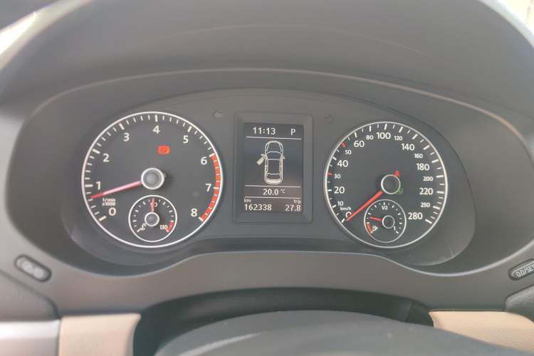 Used Volkswagen Sagitar 2014 1.4TSI Automatic Luxury Model Instrument Cluster