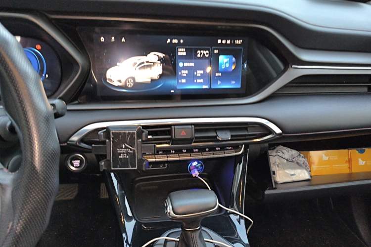 Used GAC Trumpchi GS4 2020 270T Automatic Smart Connectivity Edition Audio And AC Panel