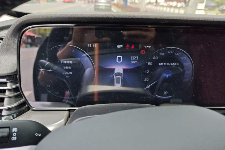 Used Hongqi HS5 2023 2.0T Qixiang Pro Edition Odometer Close Up