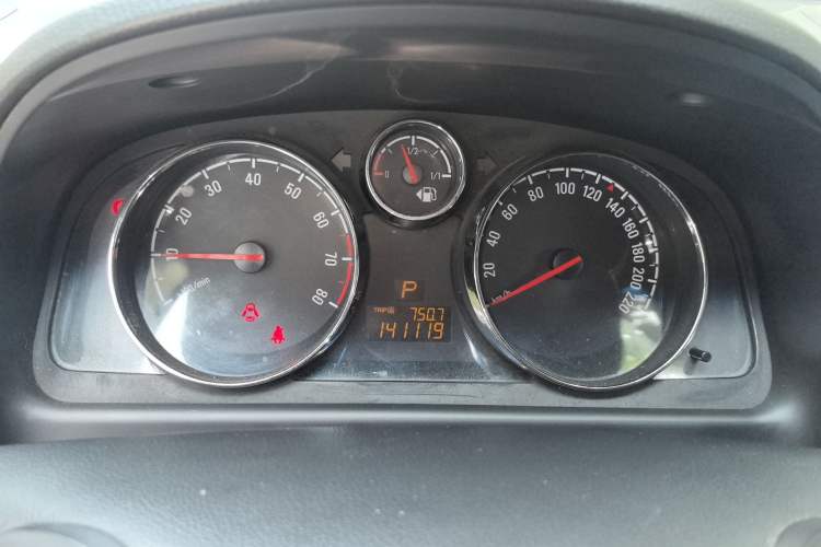 Used Opel Antara 2011 2.4 Luxury Two-Wheel-Drive Version