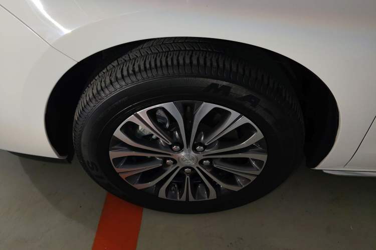 Used Buick GL8 2023 Facelifted Land Cruiser Executive Luxury Version
