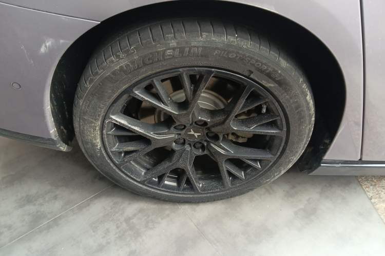 Used XPeng P7 2024 P7i 702 Max Pengyi Edition Right Rear Wheel Hub