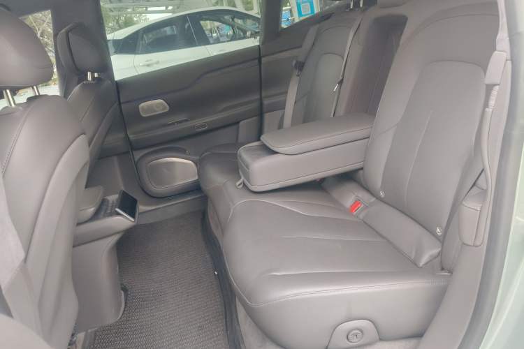 Used Nio ET7 2022 75 kWh Left Rear Seat