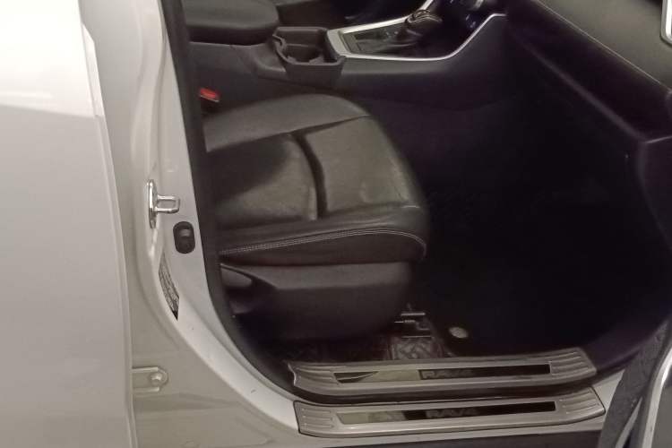 Used Toyota RAV4 2020 2.0L CVT Two-Wheel Drive Prestige Edition