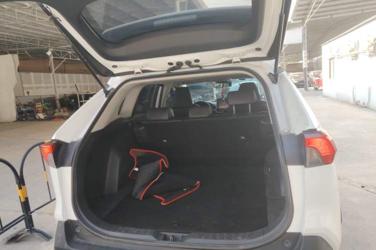 Used Toyota RAV4 2021 2.0L CVT Two-Wheel Drive Fashion PLUS Edition