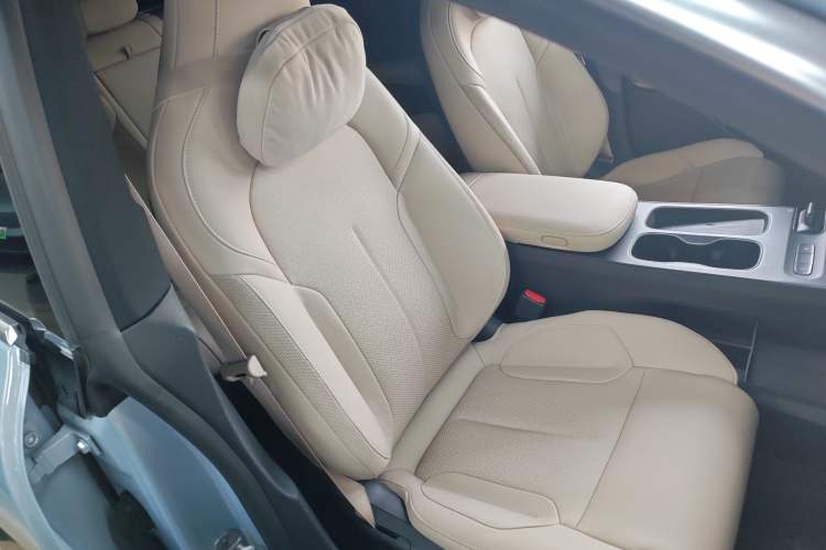 Used Nio ET5T 2023 75 kWh Touring Right Front Seat