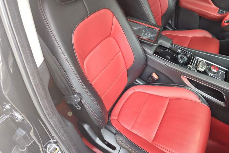 Used Jaguar F-PACE 2016 2.0T Two-Wheel-Drive R-Sport Sport Edition