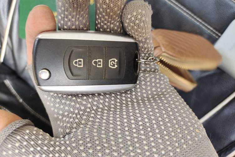 Used Dongfeng Fengon S560 2018 1.8L Manual Comfort 7-Seater Vehicle Key