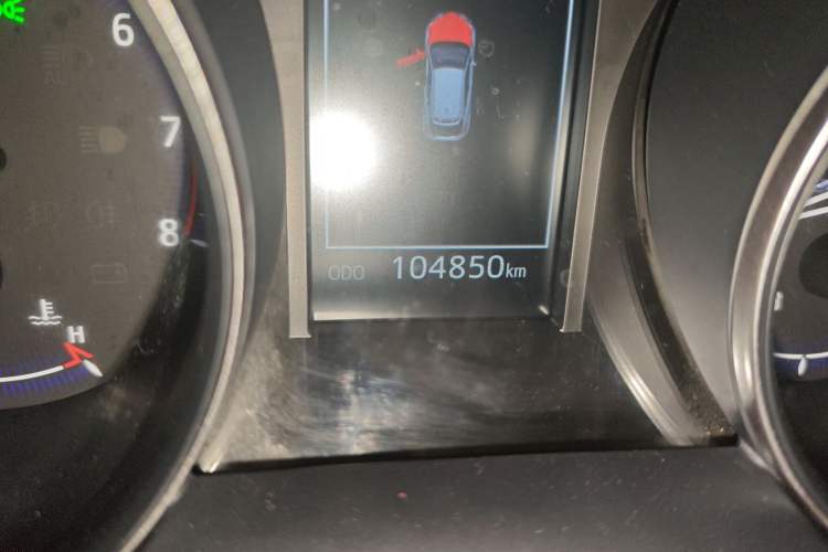 Used Toyota C-HR 2018 2.0L Leading with Sunroof China VI Standard Odometer Close Up