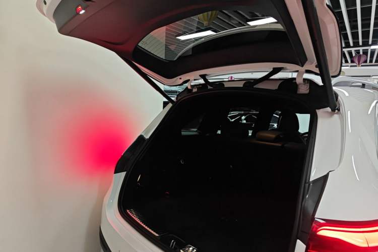 Used Mercedes-Benz GLC 2023 GLC 300 L 4MATIC Dynamic 7-Seater