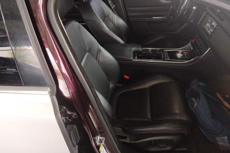 Used Jaguar XF 2016 XF 2.0T Two-Wheel-Drive Luxury Edition Right Front Seat