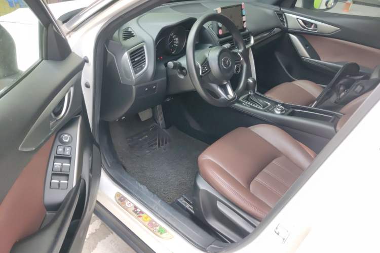 Used Mazda CX-4 2018 2.0L Automatic Two-Wheel Drive Blue Sky Dynamic Version China VI Standard
